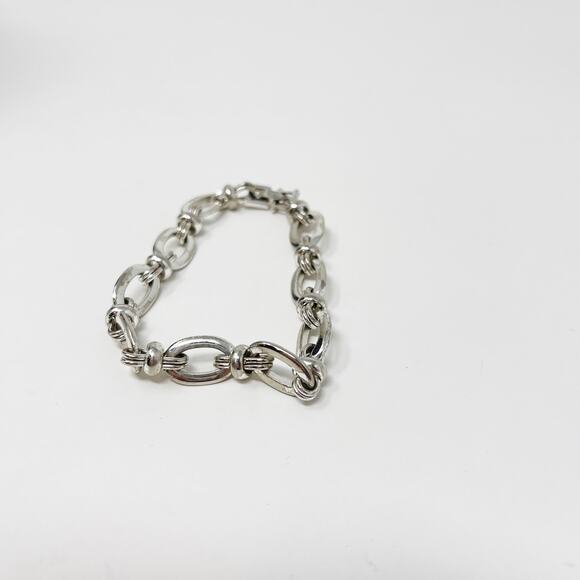 Silver Tone Chainlink Bracelet Latch Closure Costume Statement Stackable - Picture 1 of 8